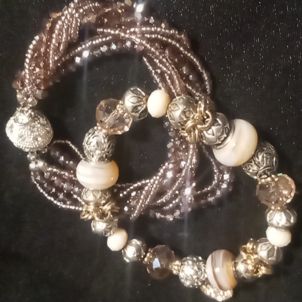 Elegant Beaded Bracelet with Silver Accents magnetic clasp & Expandable